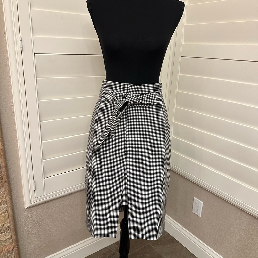 White House Black Market Black and White Houndstooth Skirt